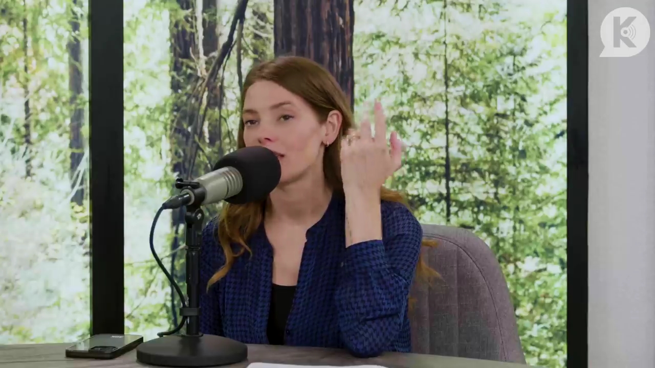 Ashley-Greene-dot-nl_TheTwilightEffectPostcast-Aflevering9NewMoonRewatchPart3of3-3018.jpg Ashley-Greene-dot-nl_TheTwilightEffectPostcast-Aflevering9NewMoonRewatchPart3of3-3018.jpg