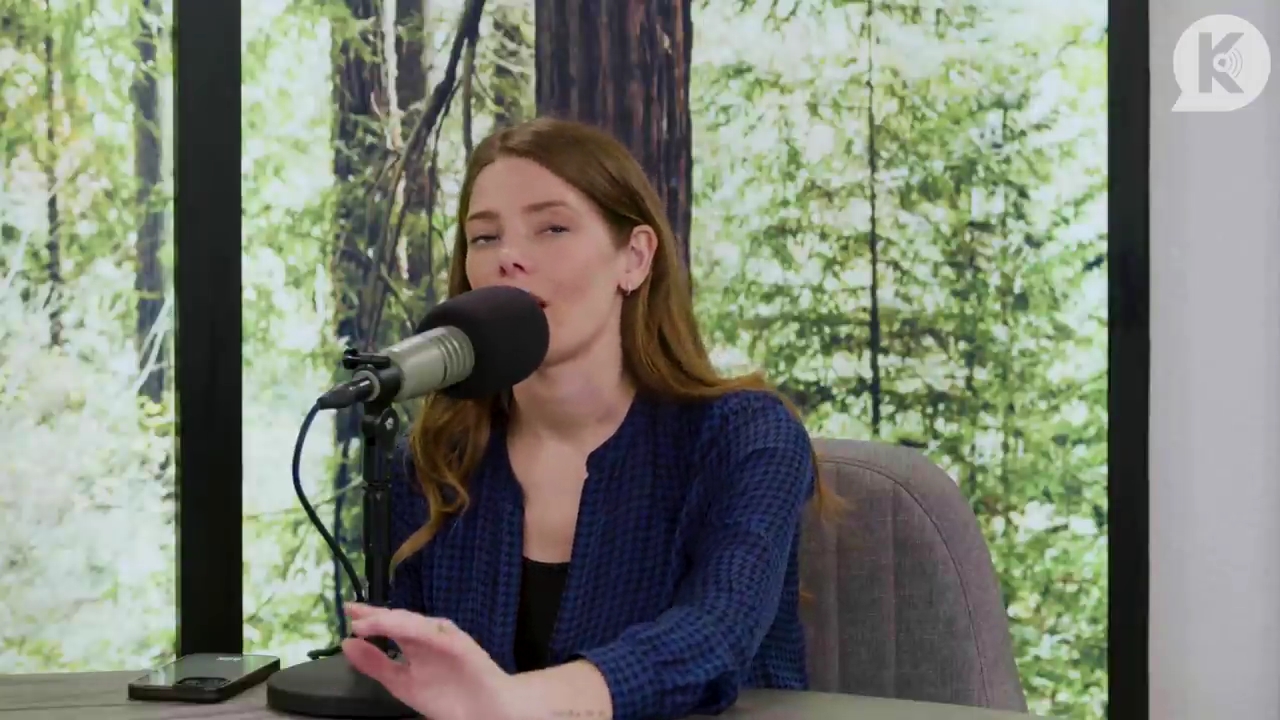 Ashley-Greene-dot-nl_TheTwilightEffectPostcast-Aflevering9NewMoonRewatchPart3of3-3026.jpg Ashley-Greene-dot-nl_TheTwilightEffectPostcast-Aflevering9NewMoonRewatchPart3of3-3026.jpg