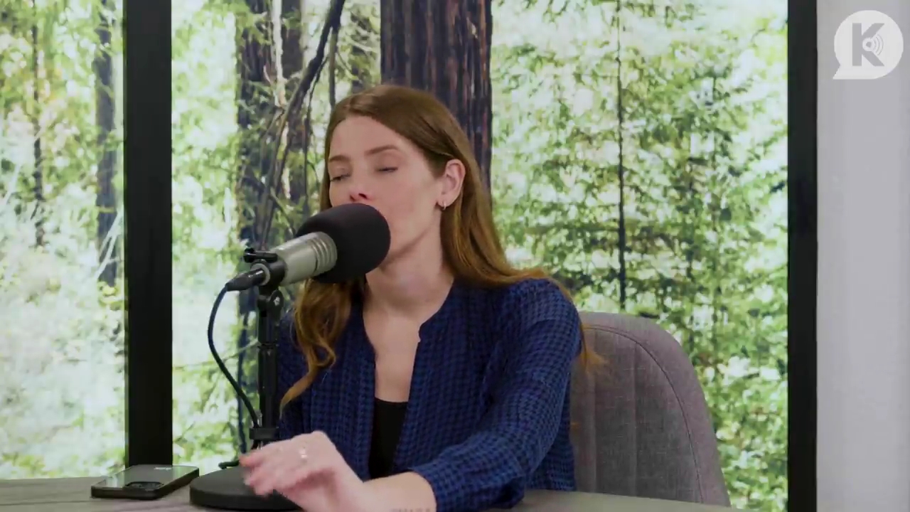 Ashley-Greene-dot-nl_TheTwilightEffectPostcast-Aflevering9NewMoonRewatchPart3of3-3027.jpg Ashley-Greene-dot-nl_TheTwilightEffectPostcast-Aflevering9NewMoonRewatchPart3of3-3027.jpg