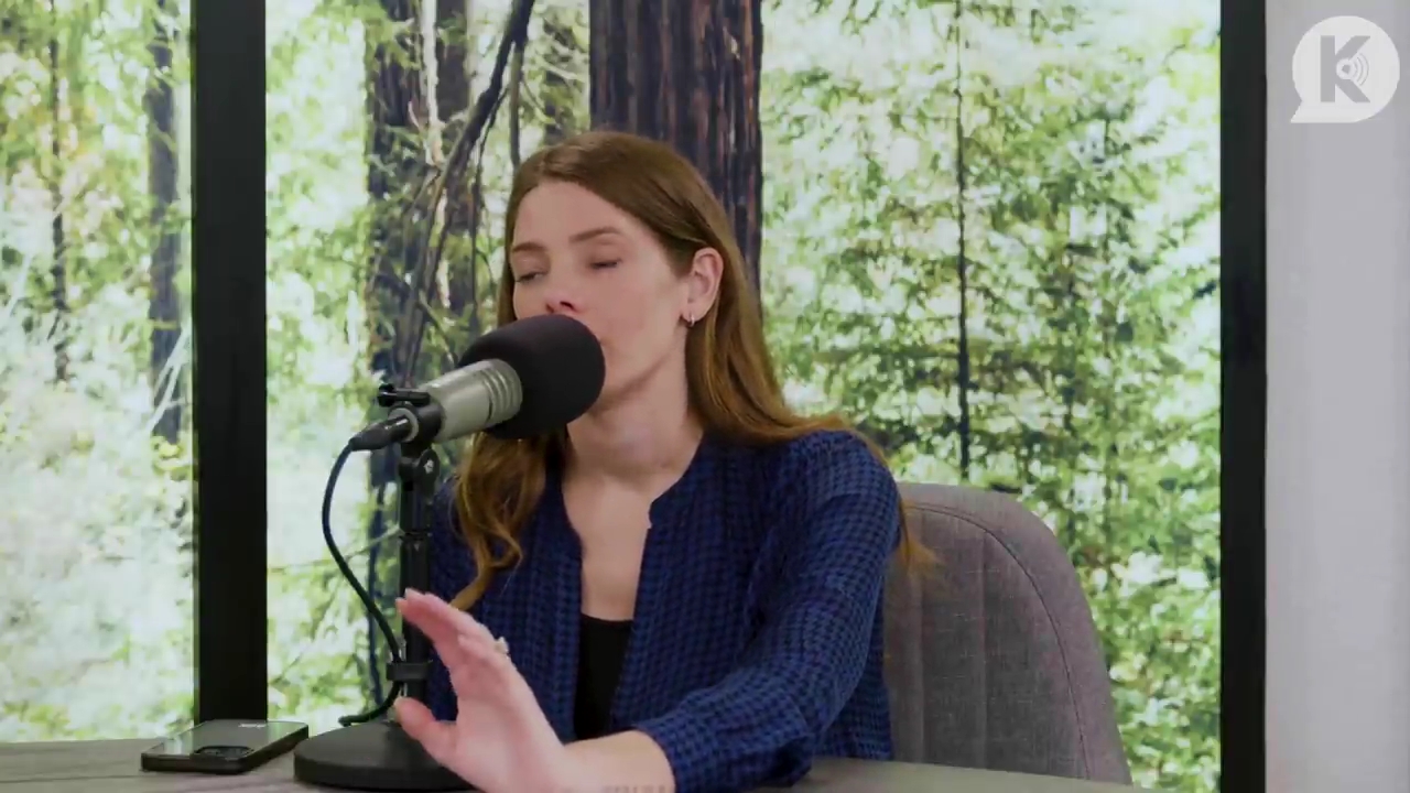 Ashley-Greene-dot-nl_TheTwilightEffectPostcast-Aflevering9NewMoonRewatchPart3of3-3028.jpg Ashley-Greene-dot-nl_TheTwilightEffectPostcast-Aflevering9NewMoonRewatchPart3of3-3028.jpg