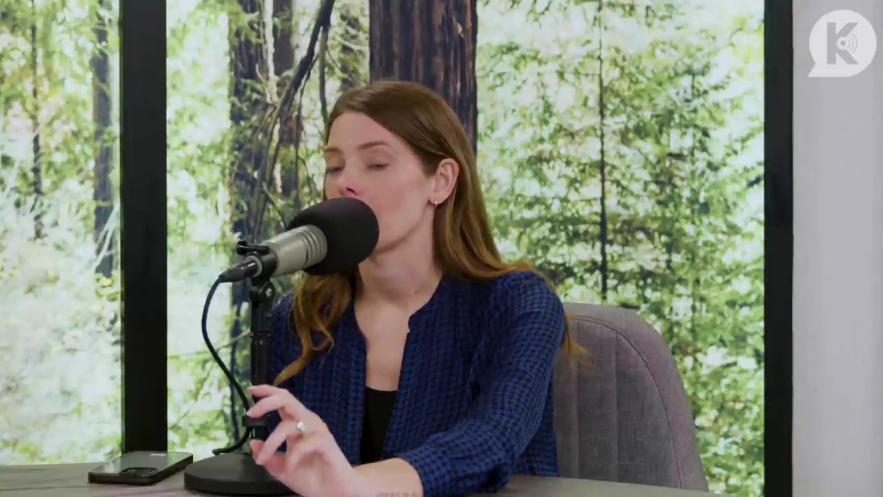 Ashley-Greene-dot-nl_TheTwilightEffectPostcast-Aflevering9NewMoonRewatchPart3of3-3032.jpg Ashley-Greene-dot-nl_TheTwilightEffectPostcast-Aflevering9NewMoonRewatchPart3of3-3032.jpg