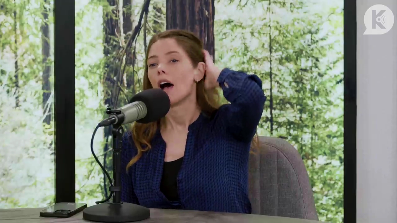 Ashley-Greene-dot-nl_TheTwilightEffectPostcast-Aflevering9NewMoonRewatchPart3of3-3036.jpg Ashley-Greene-dot-nl_TheTwilightEffectPostcast-Aflevering9NewMoonRewatchPart3of3-3036.jpg