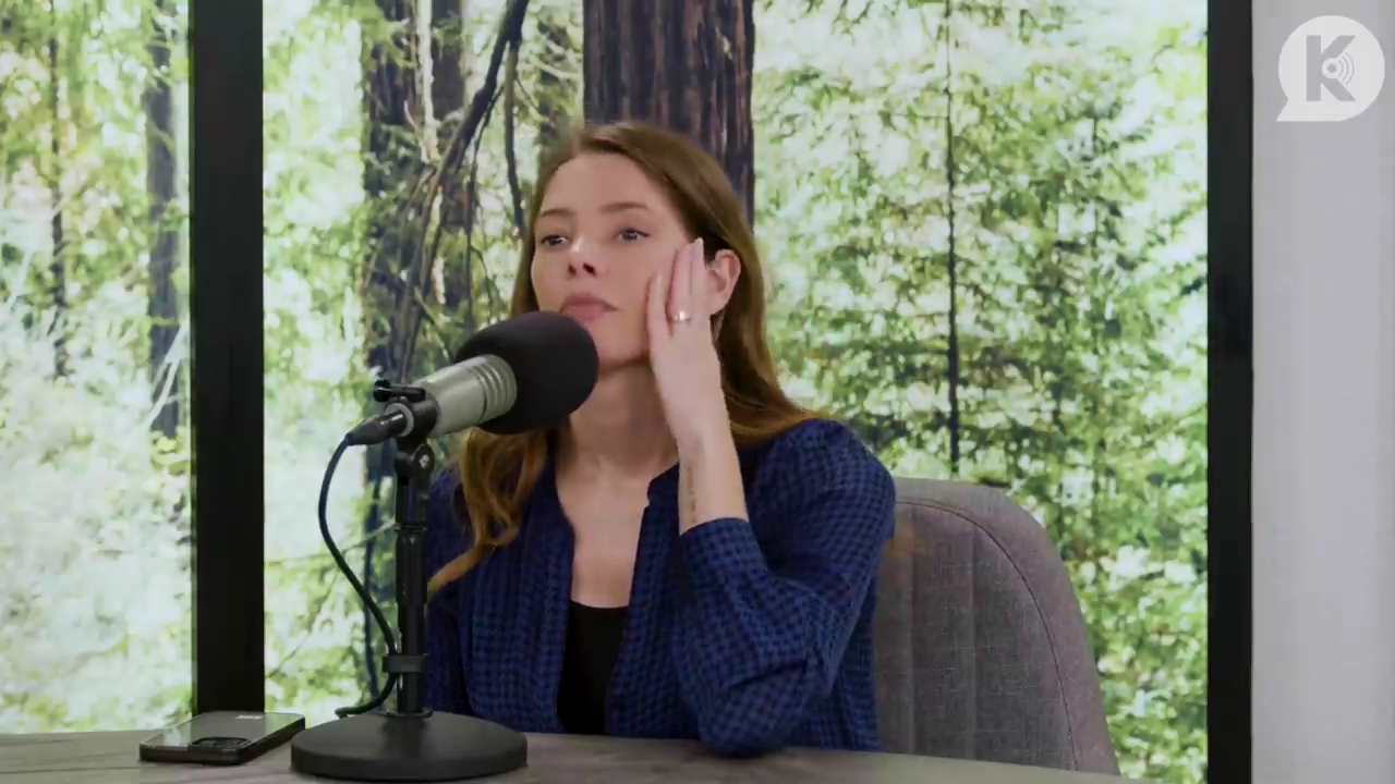 Ashley-Greene-dot-nl_TheTwilightEffectPostcast-Aflevering9NewMoonRewatchPart3of3-3037.jpg Ashley-Greene-dot-nl_TheTwilightEffectPostcast-Aflevering9NewMoonRewatchPart3of3-3037.jpg