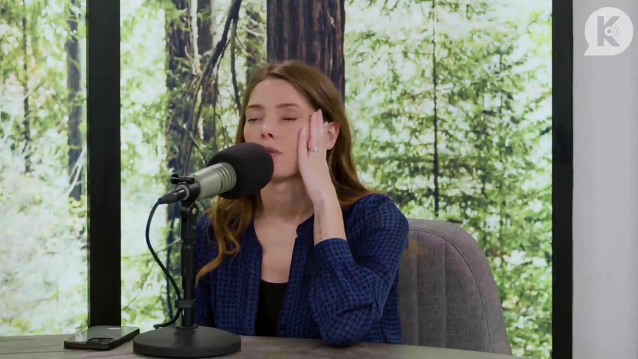 Ashley-Greene-dot-nl_TheTwilightEffectPostcast-Aflevering9NewMoonRewatchPart3of3-3038.jpg Ashley-Greene-dot-nl_TheTwilightEffectPostcast-Aflevering9NewMoonRewatchPart3of3-3038.jpg