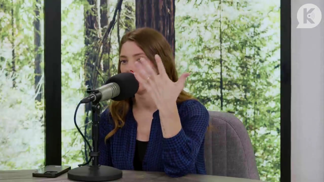 Ashley-Greene-dot-nl_TheTwilightEffectPostcast-Aflevering9NewMoonRewatchPart3of3-3044.jpg Ashley-Greene-dot-nl_TheTwilightEffectPostcast-Aflevering9NewMoonRewatchPart3of3-3044.jpg