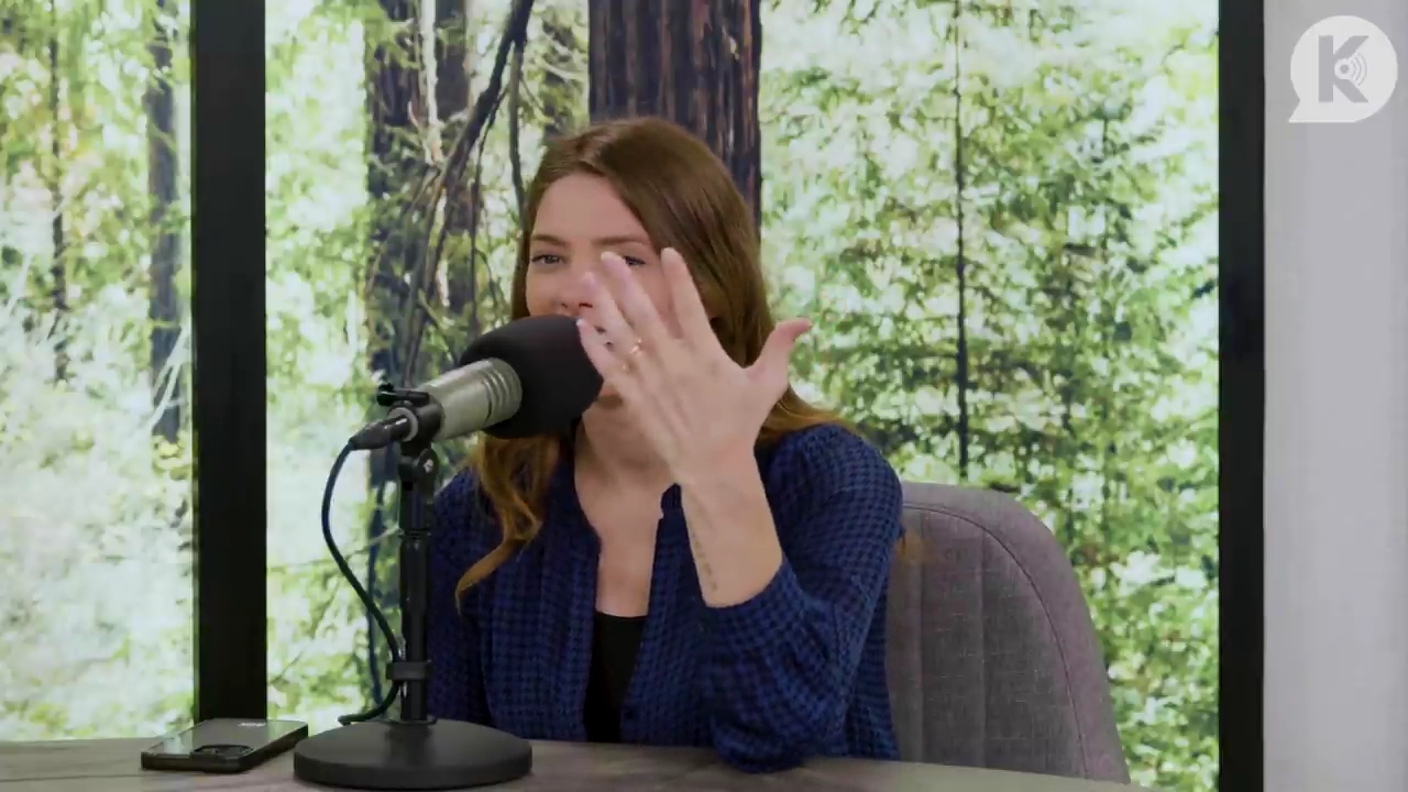 Ashley-Greene-dot-nl_TheTwilightEffectPostcast-Aflevering9NewMoonRewatchPart3of3-3045.jpg Ashley-Greene-dot-nl_TheTwilightEffectPostcast-Aflevering9NewMoonRewatchPart3of3-3045.jpg