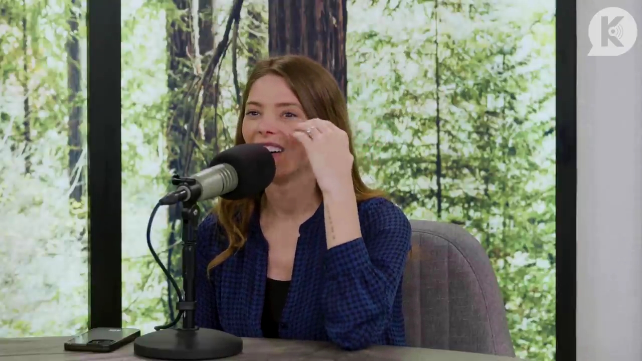 Ashley-Greene-dot-nl_TheTwilightEffectPostcast-Aflevering9NewMoonRewatchPart3of3-3046.jpg Ashley-Greene-dot-nl_TheTwilightEffectPostcast-Aflevering9NewMoonRewatchPart3of3-3046.jpg