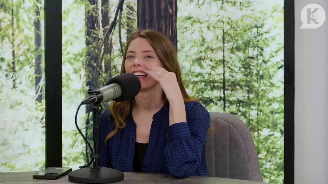 Ashley-Greene-dot-nl_TheTwilightEffectPostcast-Aflevering9NewMoonRewatchPart3of3-3047.jpg Ashley-Greene-dot-nl_TheTwilightEffectPostcast-Aflevering9NewMoonRewatchPart3of3-3047.jpg