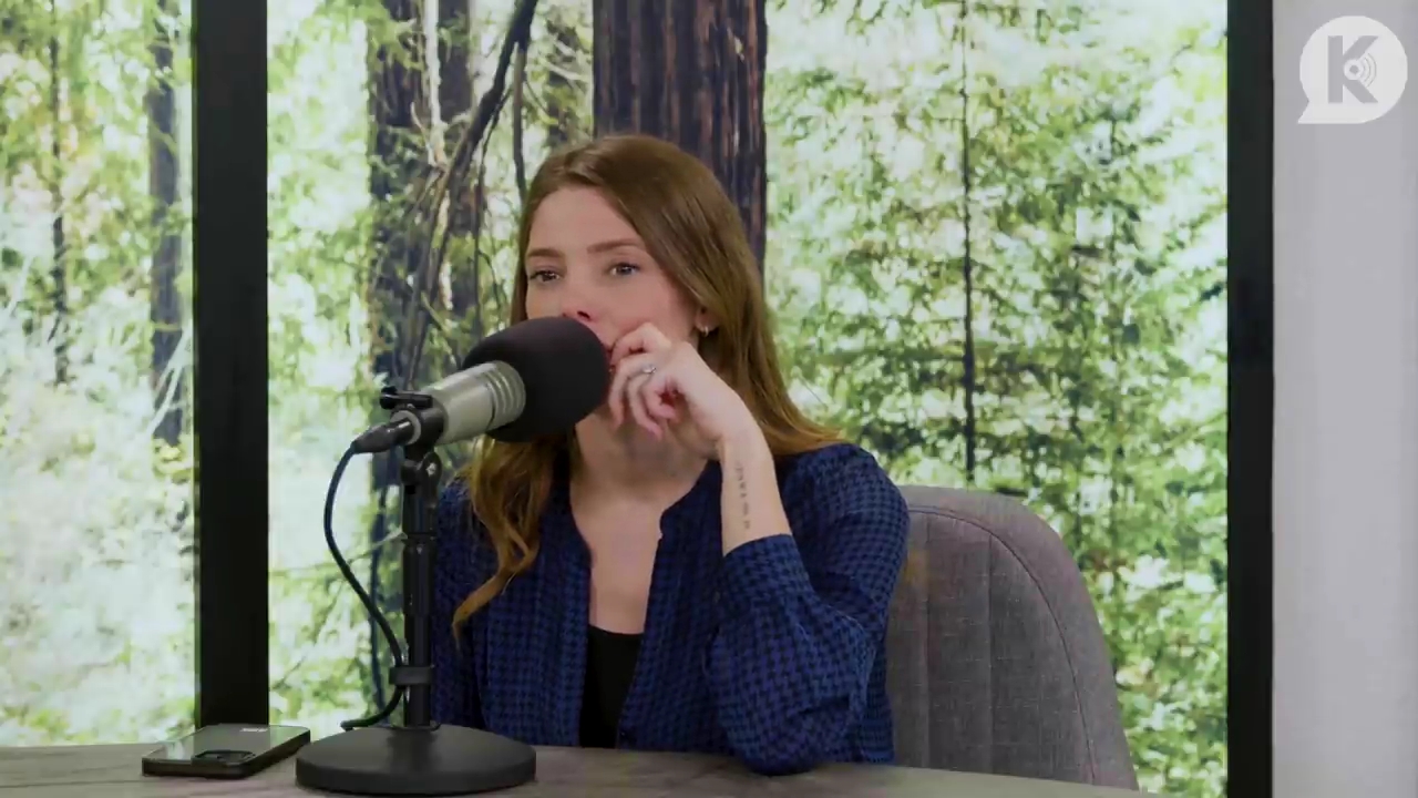 Ashley-Greene-dot-nl_TheTwilightEffectPostcast-Aflevering9NewMoonRewatchPart3of3-3054.jpg Ashley-Greene-dot-nl_TheTwilightEffectPostcast-Aflevering9NewMoonRewatchPart3of3-3054.jpg