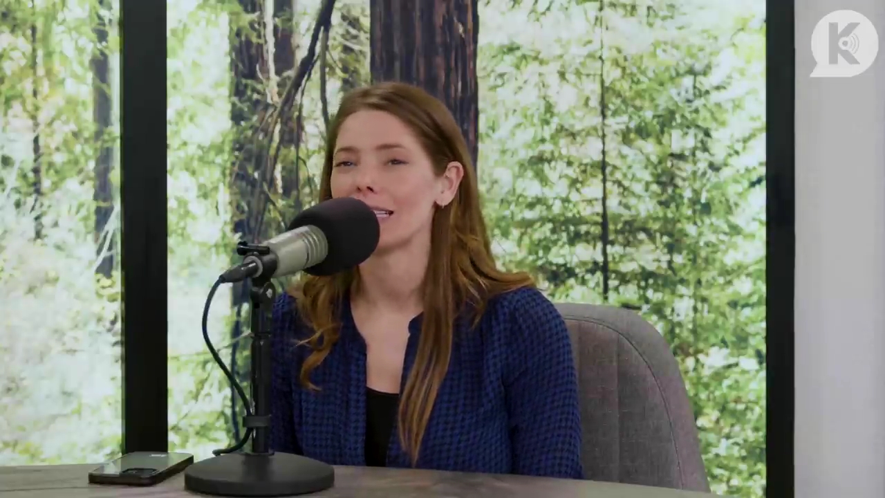 Ashley-Greene-dot-nl_TheTwilightEffectPostcast-Aflevering9NewMoonRewatchPart3of3-3064.jpg Ashley-Greene-dot-nl_TheTwilightEffectPostcast-Aflevering9NewMoonRewatchPart3of3-3064.jpg