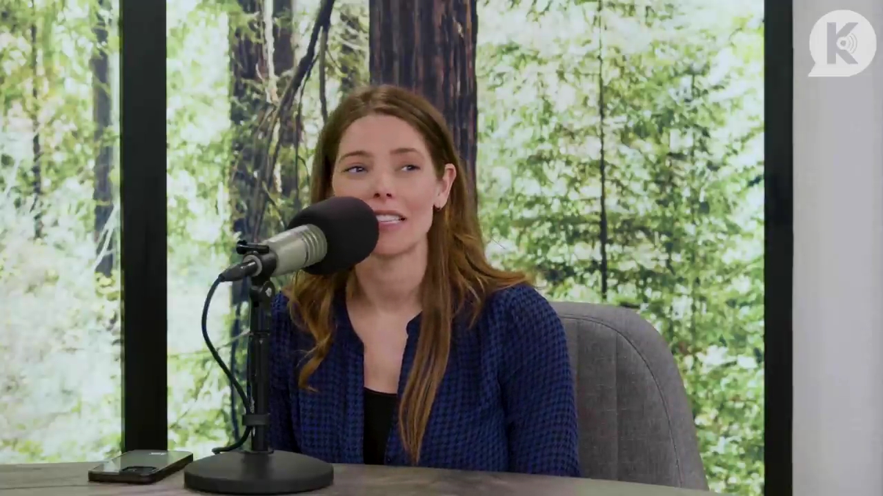 Ashley-Greene-dot-nl_TheTwilightEffectPostcast-Aflevering9NewMoonRewatchPart3of3-3065.jpg Ashley-Greene-dot-nl_TheTwilightEffectPostcast-Aflevering9NewMoonRewatchPart3of3-3065.jpg