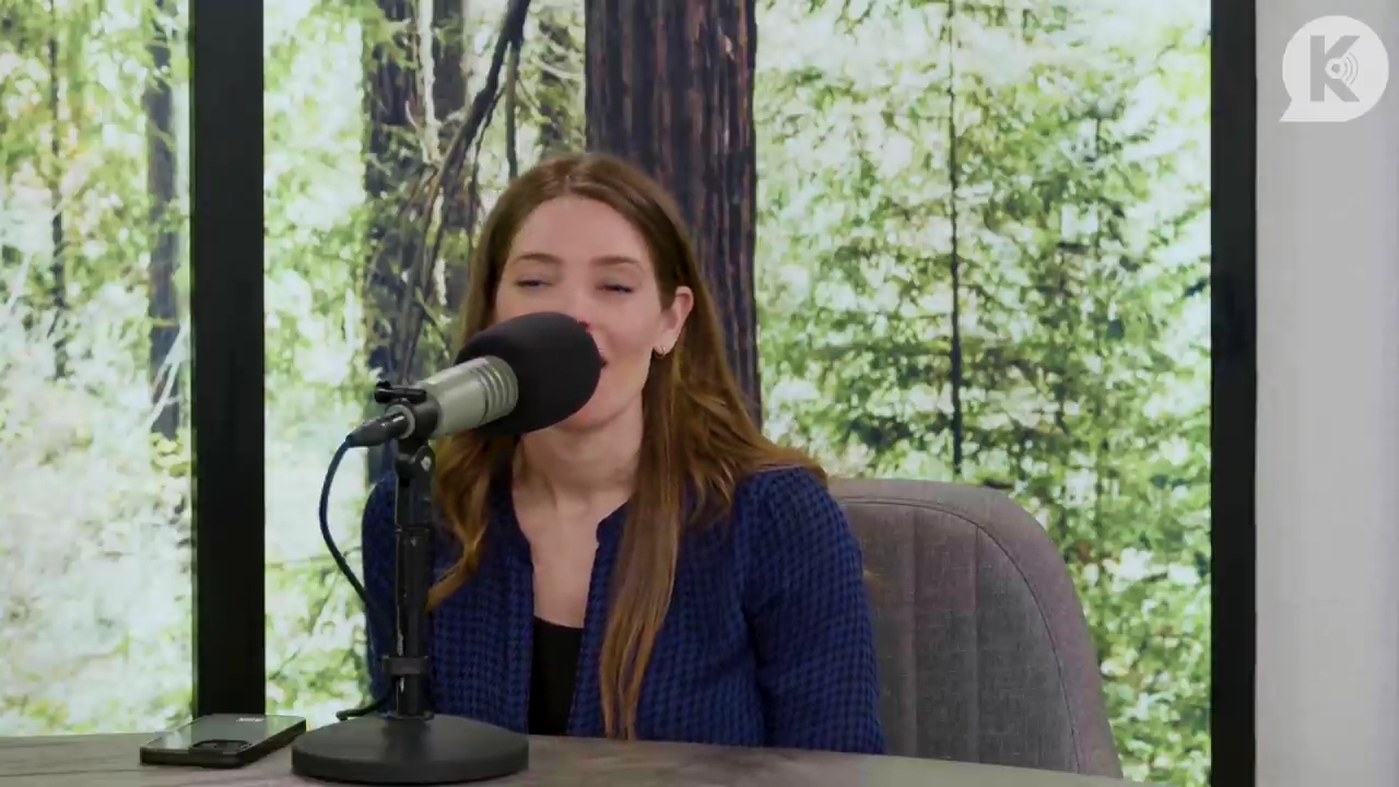 Ashley-Greene-dot-nl_TheTwilightEffectPostcast-Aflevering9NewMoonRewatchPart3of3-3080.jpg Ashley-Greene-dot-nl_TheTwilightEffectPostcast-Aflevering9NewMoonRewatchPart3of3-3080.jpg