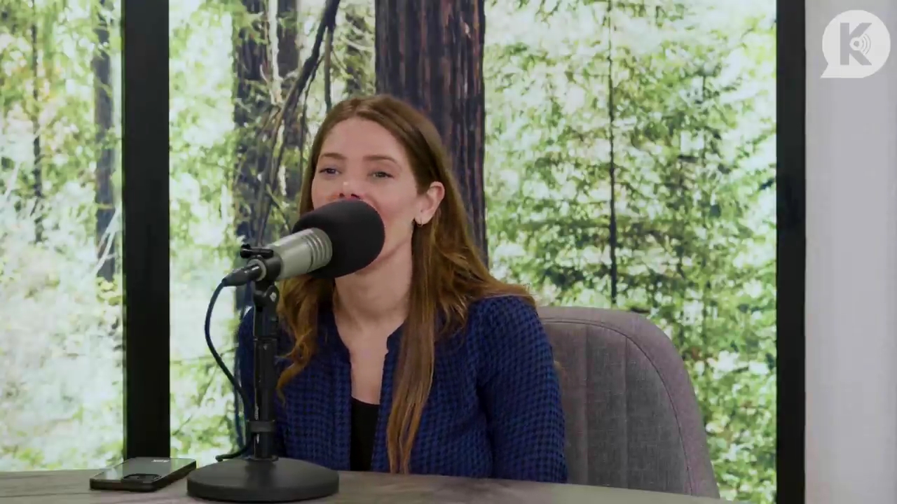 Ashley-Greene-dot-nl_TheTwilightEffectPostcast-Aflevering9NewMoonRewatchPart3of3-3081.jpg Ashley-Greene-dot-nl_TheTwilightEffectPostcast-Aflevering9NewMoonRewatchPart3of3-3081.jpg