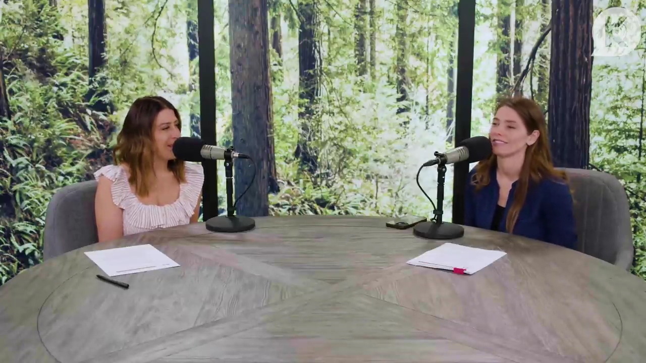 Ashley-Greene-dot-nl_TheTwilightEffectPostcast-Aflevering9NewMoonRewatchPart3of3-3096.jpg Ashley-Greene-dot-nl_TheTwilightEffectPostcast-Aflevering9NewMoonRewatchPart3of3-3096.jpg