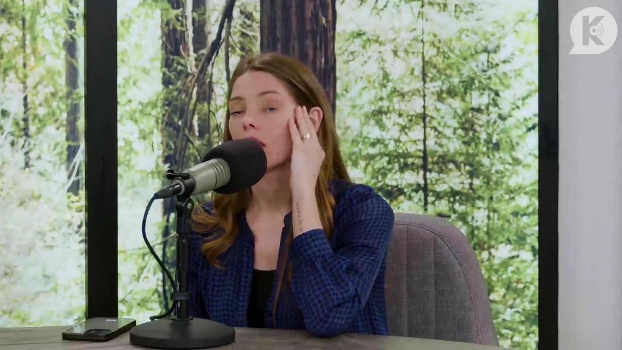 Ashley-Greene-dot-nl_TheTwilightEffectPostcast-Aflevering9NewMoonRewatchPart3of3-3119.jpg Ashley-Greene-dot-nl_TheTwilightEffectPostcast-Aflevering9NewMoonRewatchPart3of3-3119.jpg