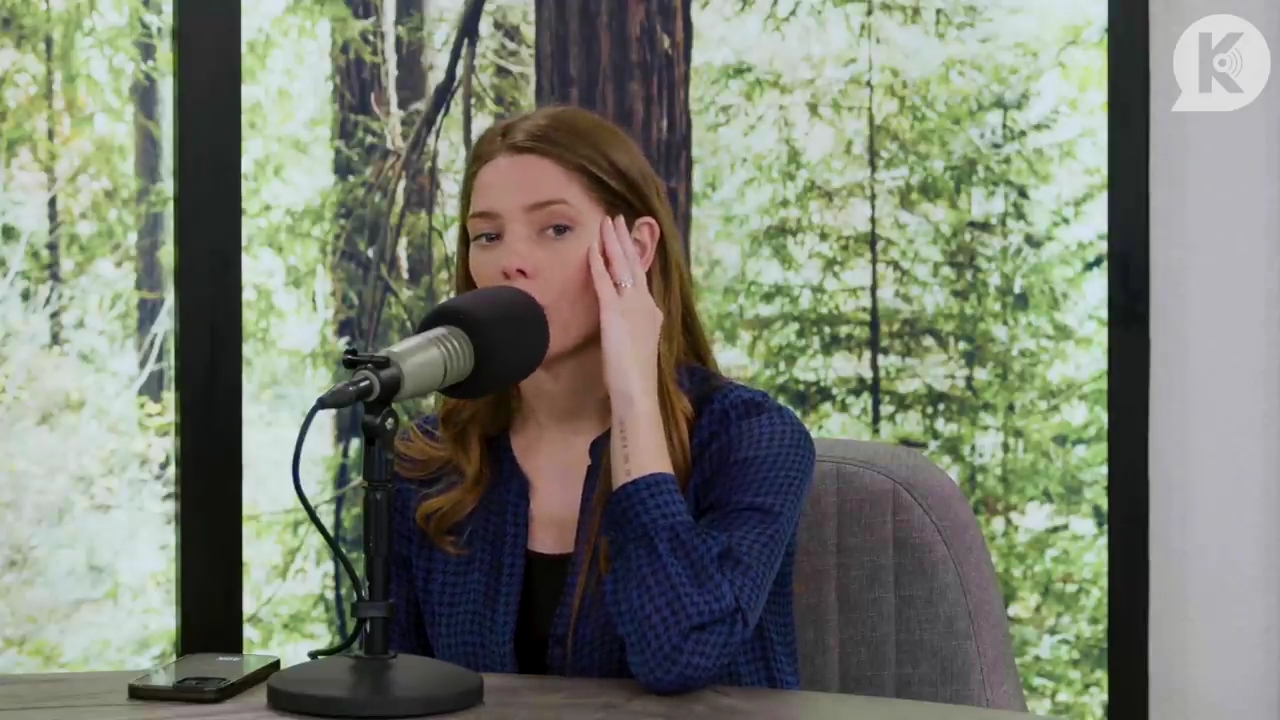 Ashley-Greene-dot-nl_TheTwilightEffectPostcast-Aflevering9NewMoonRewatchPart3of3-3121.jpg Ashley-Greene-dot-nl_TheTwilightEffectPostcast-Aflevering9NewMoonRewatchPart3of3-3121.jpg