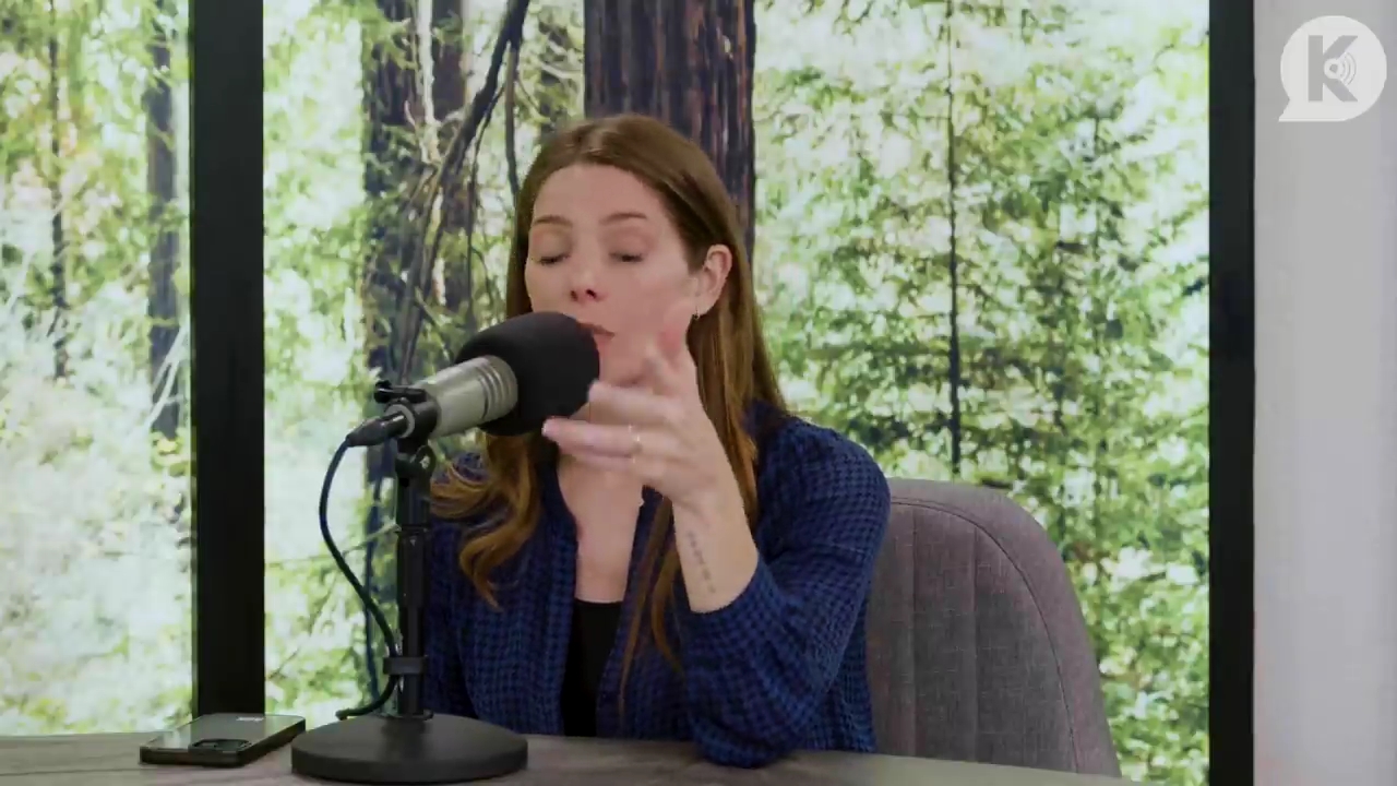 Ashley-Greene-dot-nl_TheTwilightEffectPostcast-Aflevering9NewMoonRewatchPart3of3-3124.jpg Ashley-Greene-dot-nl_TheTwilightEffectPostcast-Aflevering9NewMoonRewatchPart3of3-3124.jpg