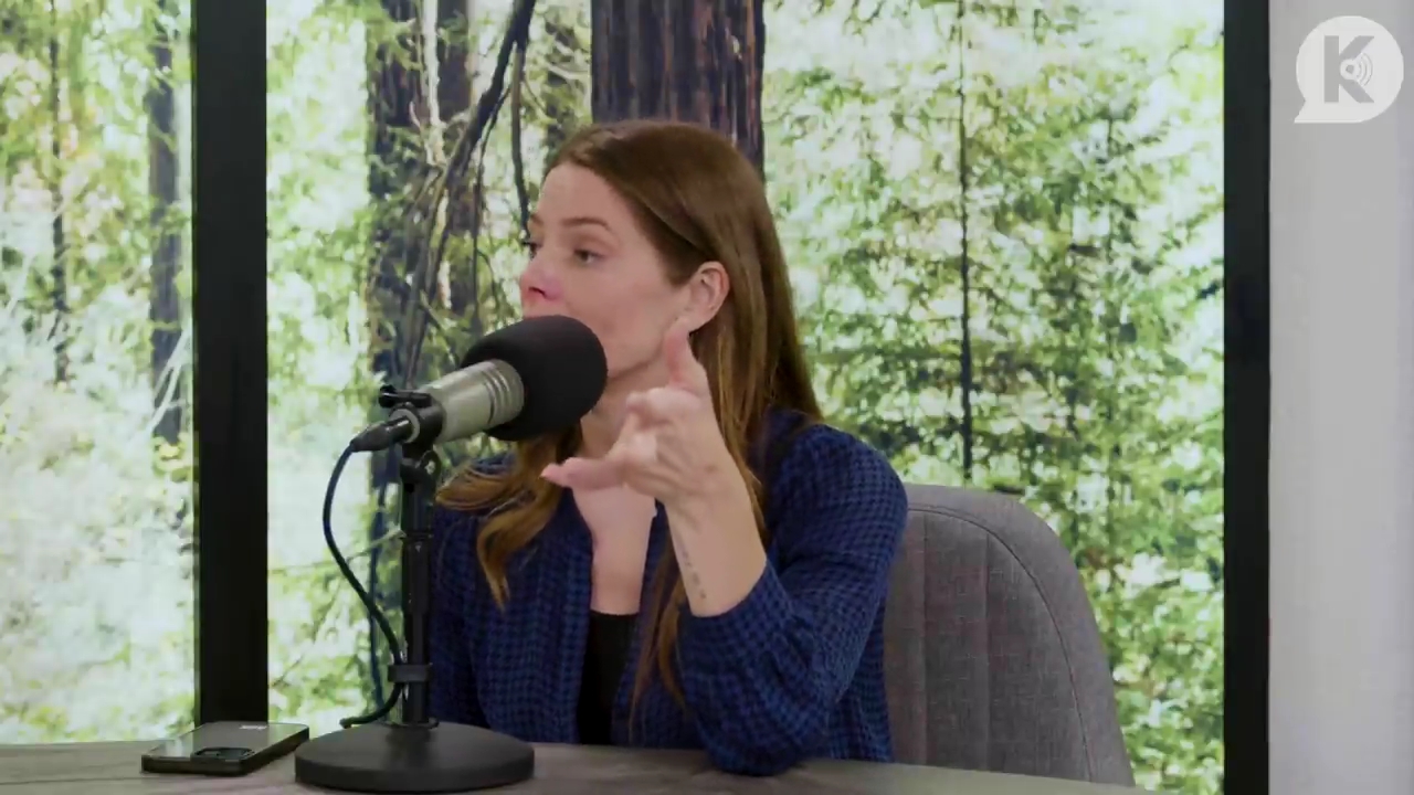 Ashley-Greene-dot-nl_TheTwilightEffectPostcast-Aflevering9NewMoonRewatchPart3of3-3126.jpg Ashley-Greene-dot-nl_TheTwilightEffectPostcast-Aflevering9NewMoonRewatchPart3of3-3126.jpg