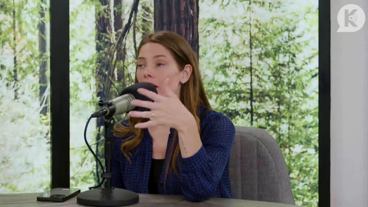 Ashley-Greene-dot-nl_TheTwilightEffectPostcast-Aflevering9NewMoonRewatchPart3of3-3127.jpg Ashley-Greene-dot-nl_TheTwilightEffectPostcast-Aflevering9NewMoonRewatchPart3of3-3127.jpg