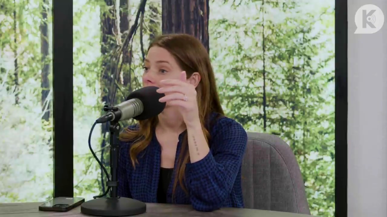 Ashley-Greene-dot-nl_TheTwilightEffectPostcast-Aflevering9NewMoonRewatchPart3of3-3130.jpg Ashley-Greene-dot-nl_TheTwilightEffectPostcast-Aflevering9NewMoonRewatchPart3of3-3130.jpg