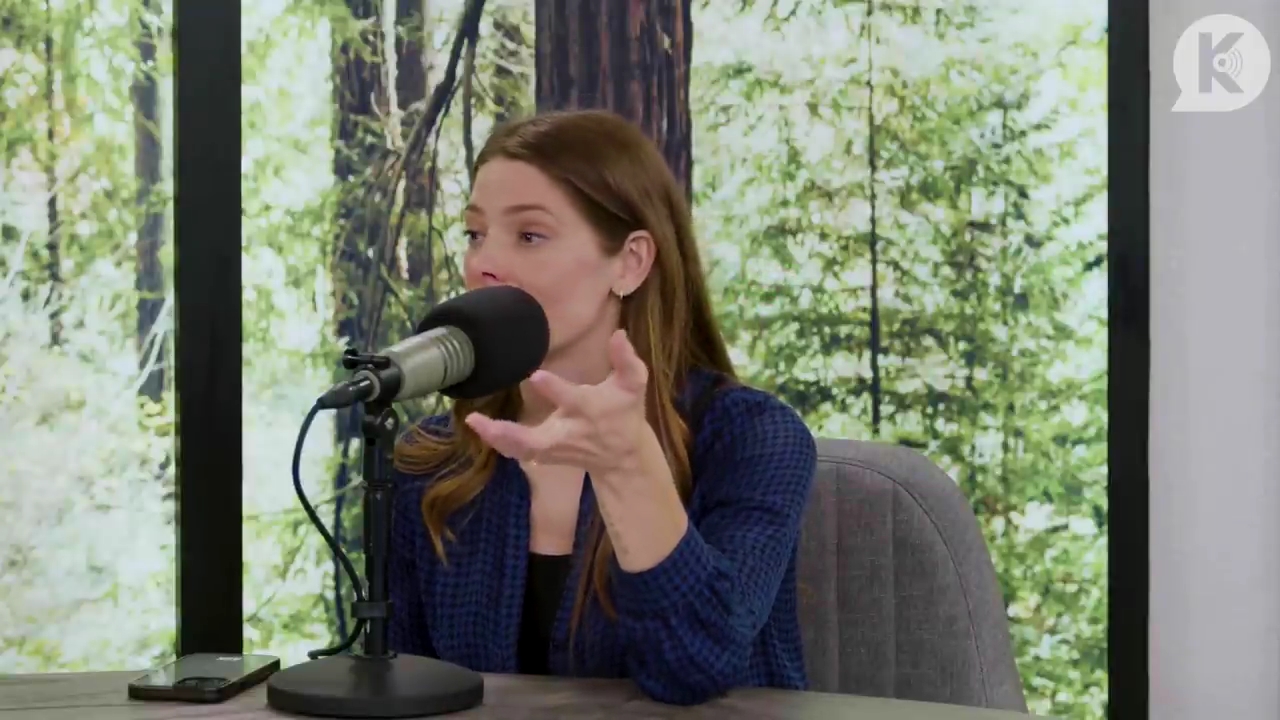 Ashley-Greene-dot-nl_TheTwilightEffectPostcast-Aflevering9NewMoonRewatchPart3of3-3132.jpg Ashley-Greene-dot-nl_TheTwilightEffectPostcast-Aflevering9NewMoonRewatchPart3of3-3132.jpg