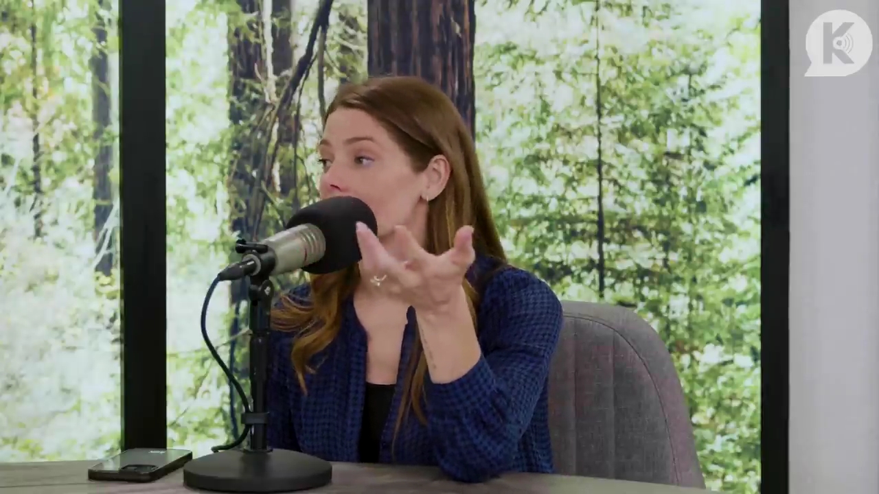 Ashley-Greene-dot-nl_TheTwilightEffectPostcast-Aflevering9NewMoonRewatchPart3of3-3135.jpg Ashley-Greene-dot-nl_TheTwilightEffectPostcast-Aflevering9NewMoonRewatchPart3of3-3135.jpg