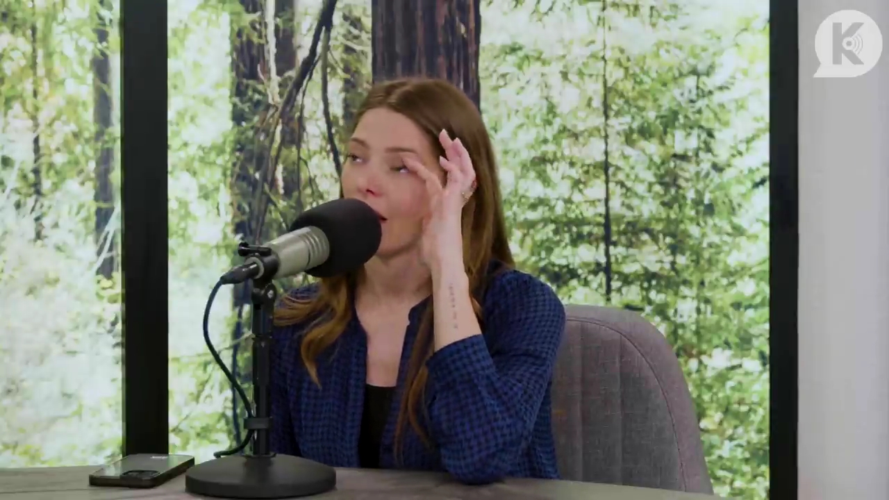 Ashley-Greene-dot-nl_TheTwilightEffectPostcast-Aflevering9NewMoonRewatchPart3of3-3139.jpg Ashley-Greene-dot-nl_TheTwilightEffectPostcast-Aflevering9NewMoonRewatchPart3of3-3139.jpg