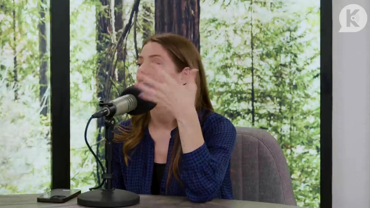 Ashley-Greene-dot-nl_TheTwilightEffectPostcast-Aflevering9NewMoonRewatchPart3of3-3143.jpg Ashley-Greene-dot-nl_TheTwilightEffectPostcast-Aflevering9NewMoonRewatchPart3of3-3143.jpg