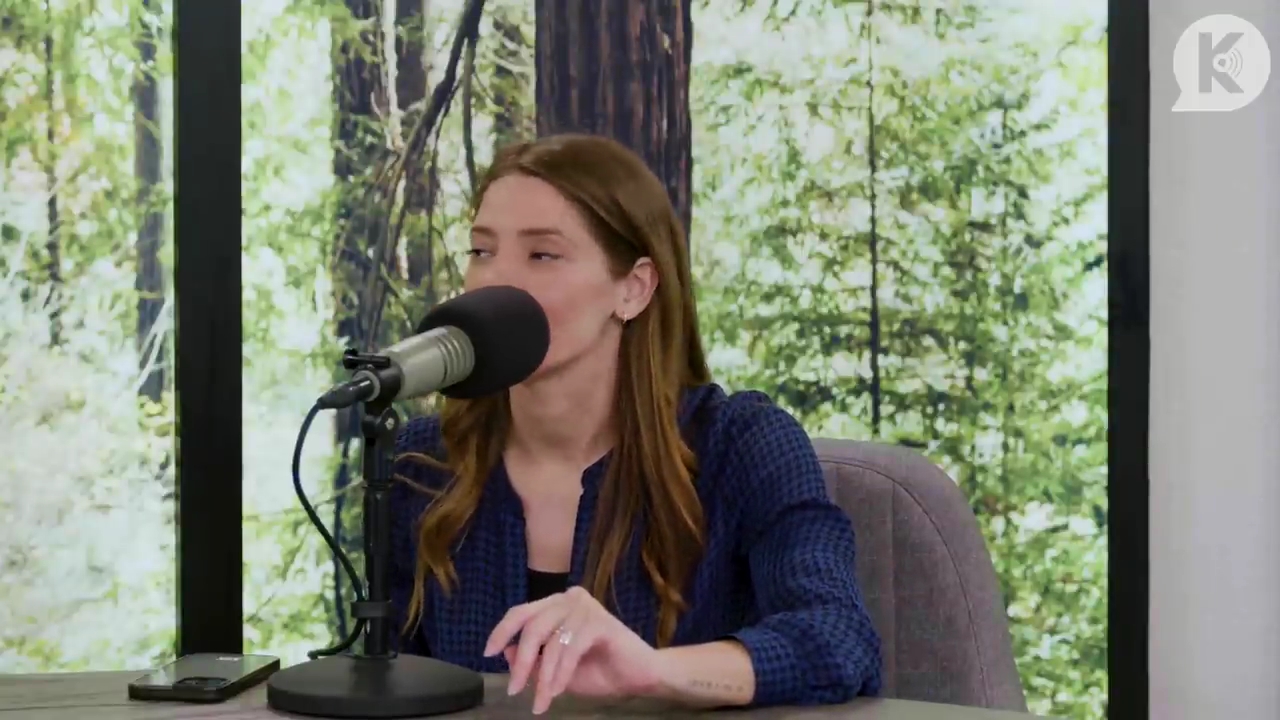 Ashley-Greene-dot-nl_TheTwilightEffectPostcast-Aflevering9NewMoonRewatchPart3of3-3186.jpg Ashley-Greene-dot-nl_TheTwilightEffectPostcast-Aflevering9NewMoonRewatchPart3of3-3186.jpg