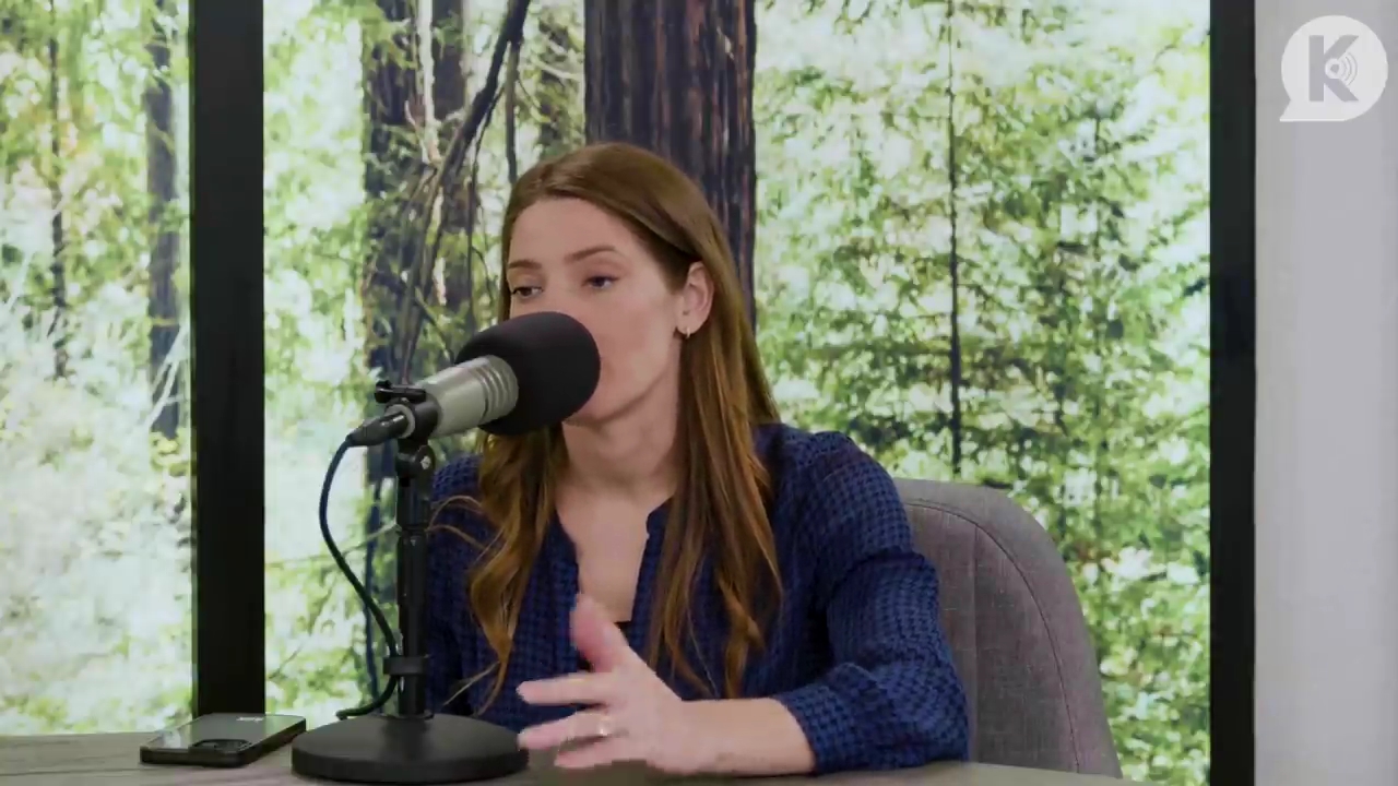 Ashley-Greene-dot-nl_TheTwilightEffectPostcast-Aflevering9NewMoonRewatchPart3of3-3201.jpg Ashley-Greene-dot-nl_TheTwilightEffectPostcast-Aflevering9NewMoonRewatchPart3of3-3201.jpg