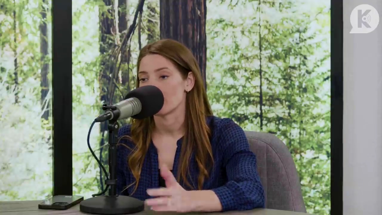 Ashley-Greene-dot-nl_TheTwilightEffectPostcast-Aflevering9NewMoonRewatchPart3of3-3202.jpg Ashley-Greene-dot-nl_TheTwilightEffectPostcast-Aflevering9NewMoonRewatchPart3of3-3202.jpg