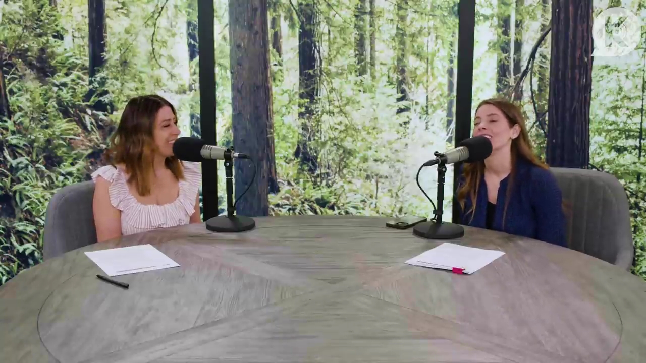 Ashley-Greene-dot-nl_TheTwilightEffectPostcast-Aflevering9NewMoonRewatchPart3of3-3210.jpg Ashley-Greene-dot-nl_TheTwilightEffectPostcast-Aflevering9NewMoonRewatchPart3of3-3210.jpg