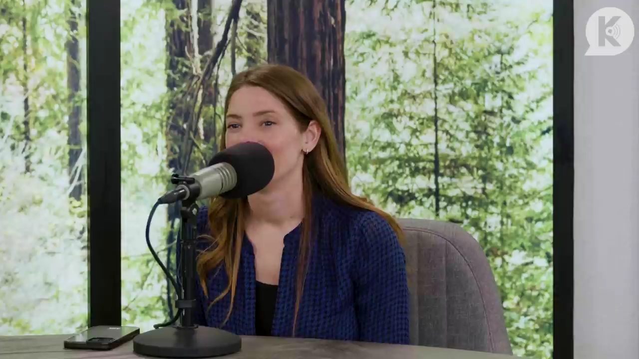 Ashley-Greene-dot-nl_TheTwilightEffectPostcast-Aflevering9NewMoonRewatchPart3of3-3230.jpg Ashley-Greene-dot-nl_TheTwilightEffectPostcast-Aflevering9NewMoonRewatchPart3of3-3230.jpg