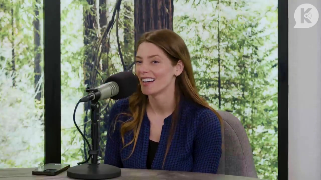 Ashley-Greene-dot-nl_TheTwilightEffectPostcast-Aflevering9NewMoonRewatchPart3of3-3239.jpg Ashley-Greene-dot-nl_TheTwilightEffectPostcast-Aflevering9NewMoonRewatchPart3of3-3239.jpg