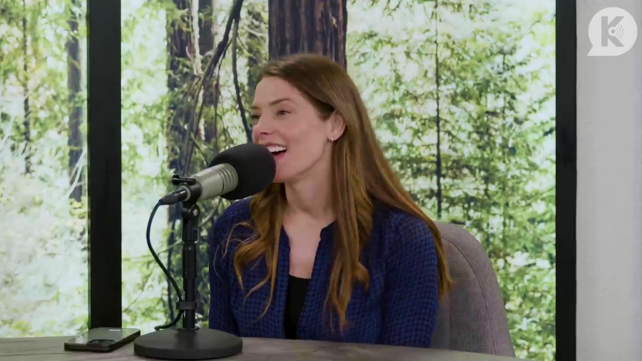 Ashley-Greene-dot-nl_TheTwilightEffectPostcast-Aflevering9NewMoonRewatchPart3of3-3242.jpg Ashley-Greene-dot-nl_TheTwilightEffectPostcast-Aflevering9NewMoonRewatchPart3of3-3242.jpg