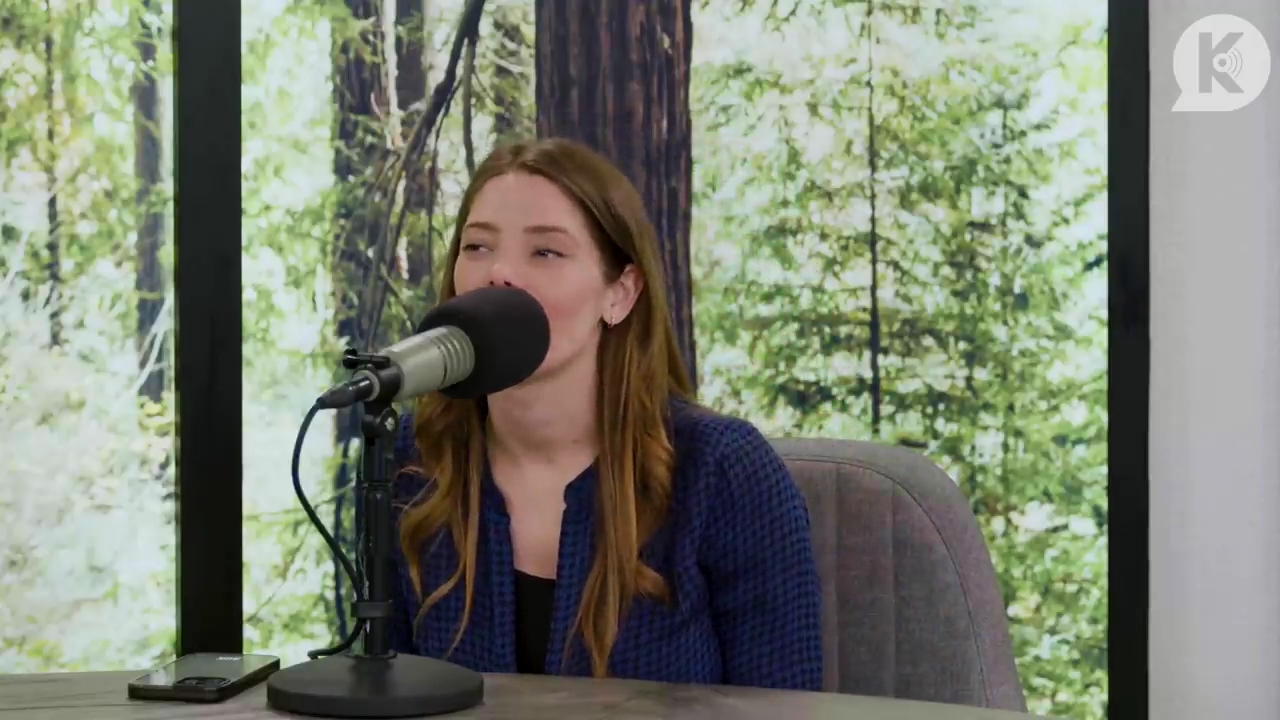 Ashley-Greene-dot-nl_TheTwilightEffectPostcast-Aflevering9NewMoonRewatchPart3of3-3244.jpg Ashley-Greene-dot-nl_TheTwilightEffectPostcast-Aflevering9NewMoonRewatchPart3of3-3244.jpg