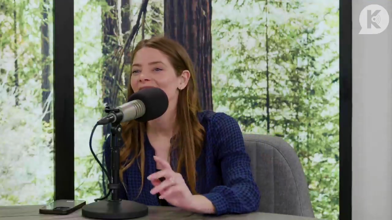 Ashley-Greene-dot-nl_TheTwilightEffectPostcast-Aflevering9NewMoonRewatchPart3of3-3266.jpg Ashley-Greene-dot-nl_TheTwilightEffectPostcast-Aflevering9NewMoonRewatchPart3of3-3266.jpg