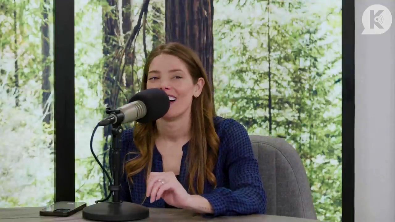 Ashley-Greene-dot-nl_TheTwilightEffectPostcast-Aflevering9NewMoonRewatchPart3of3-3270.jpg Ashley-Greene-dot-nl_TheTwilightEffectPostcast-Aflevering9NewMoonRewatchPart3of3-3270.jpg