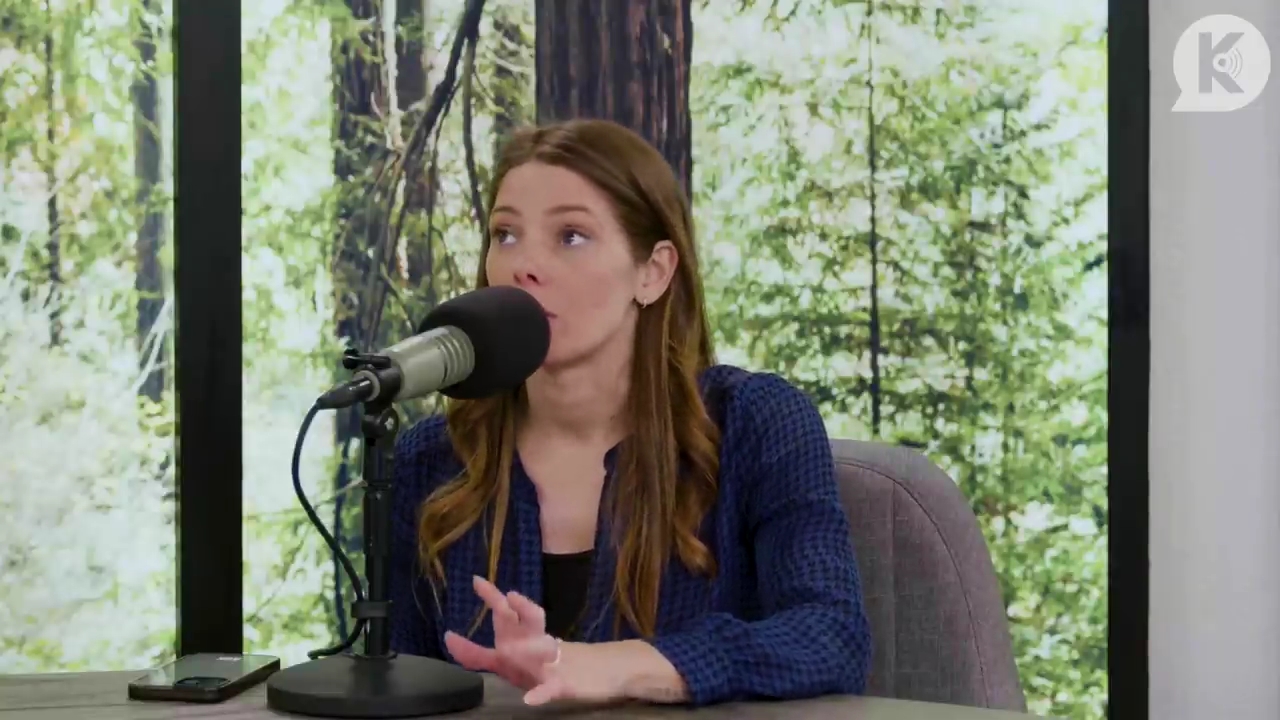 Ashley-Greene-dot-nl_TheTwilightEffectPostcast-Aflevering9NewMoonRewatchPart3of3-3276.jpg Ashley-Greene-dot-nl_TheTwilightEffectPostcast-Aflevering9NewMoonRewatchPart3of3-3276.jpg