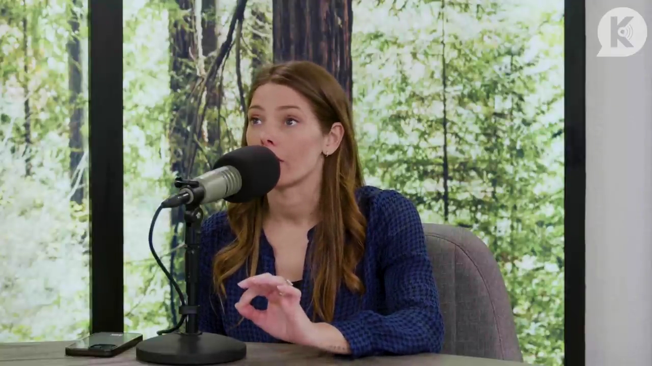 Ashley-Greene-dot-nl_TheTwilightEffectPostcast-Aflevering9NewMoonRewatchPart3of3-3277.jpg Ashley-Greene-dot-nl_TheTwilightEffectPostcast-Aflevering9NewMoonRewatchPart3of3-3277.jpg