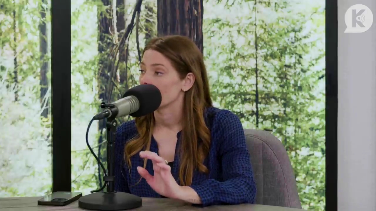 Ashley-Greene-dot-nl_TheTwilightEffectPostcast-Aflevering9NewMoonRewatchPart3of3-3281.jpg Ashley-Greene-dot-nl_TheTwilightEffectPostcast-Aflevering9NewMoonRewatchPart3of3-3281.jpg