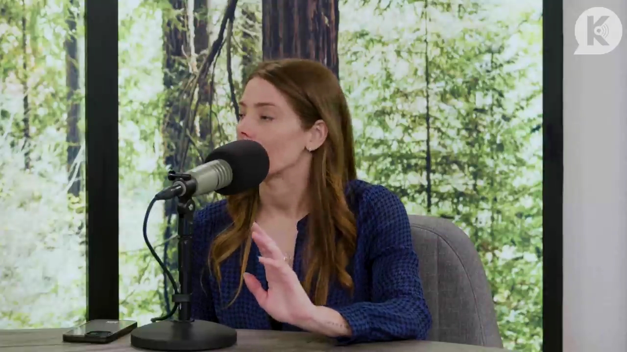 Ashley-Greene-dot-nl_TheTwilightEffectPostcast-Aflevering9NewMoonRewatchPart3of3-3295.jpg Ashley-Greene-dot-nl_TheTwilightEffectPostcast-Aflevering9NewMoonRewatchPart3of3-3295.jpg