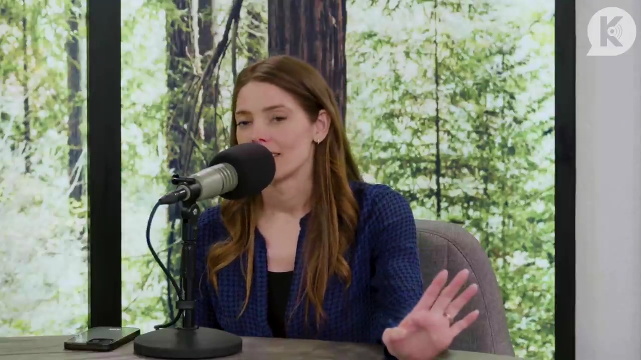 Ashley-Greene-dot-nl_TheTwilightEffectPostcast-Aflevering9NewMoonRewatchPart3of3-3332.jpg Ashley-Greene-dot-nl_TheTwilightEffectPostcast-Aflevering9NewMoonRewatchPart3of3-3332.jpg