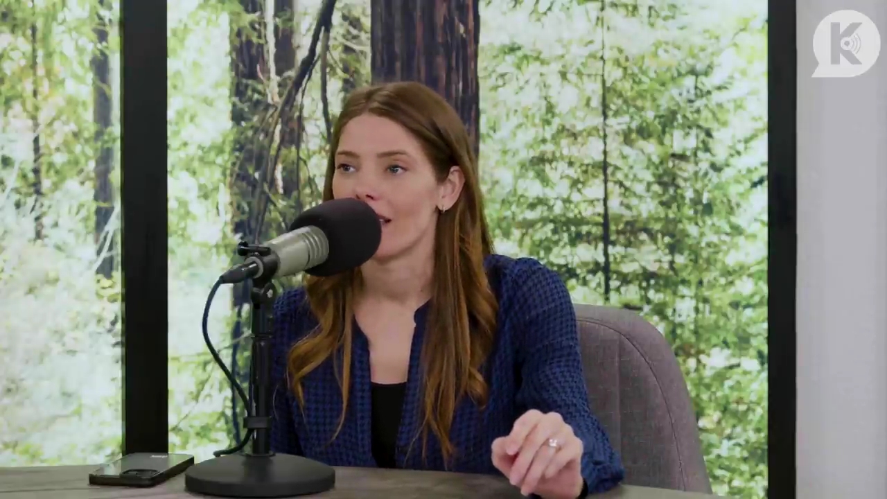 Ashley-Greene-dot-nl_TheTwilightEffectPostcast-Aflevering9NewMoonRewatchPart3of3-3338.jpg Ashley-Greene-dot-nl_TheTwilightEffectPostcast-Aflevering9NewMoonRewatchPart3of3-3338.jpg