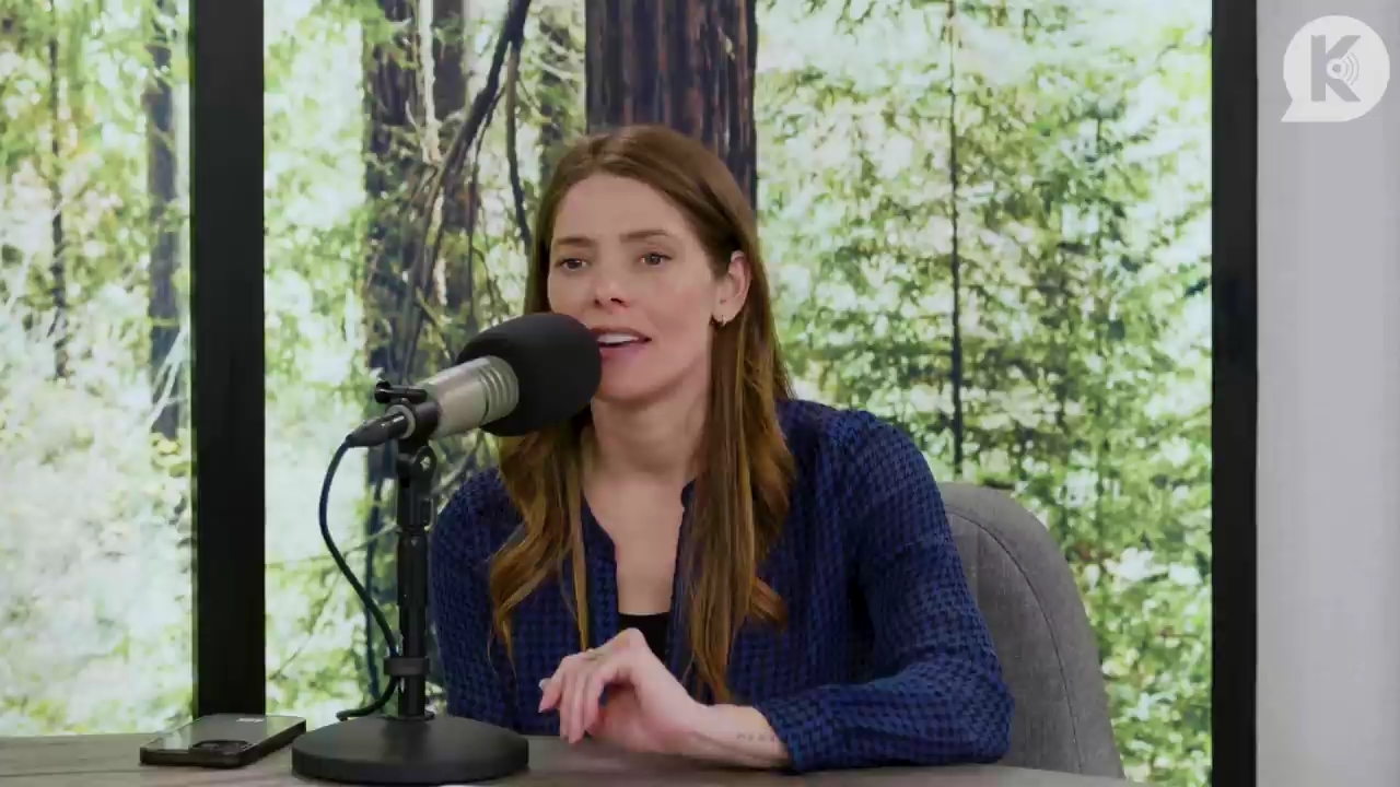 Ashley-Greene-dot-nl_TheTwilightEffectPostcast-Aflevering9NewMoonRewatchPart3of3-3370.jpg Ashley-Greene-dot-nl_TheTwilightEffectPostcast-Aflevering9NewMoonRewatchPart3of3-3370.jpg