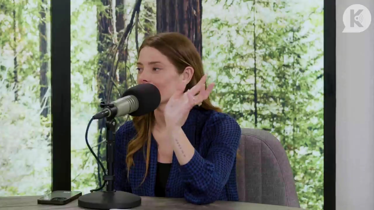 Ashley-Greene-dot-nl_TheTwilightEffectPostcast-Aflevering9NewMoonRewatchPart3of3-3417.jpg Ashley-Greene-dot-nl_TheTwilightEffectPostcast-Aflevering9NewMoonRewatchPart3of3-3417.jpg