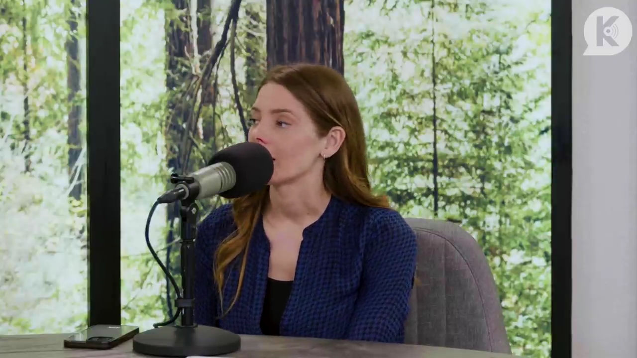 Ashley-Greene-dot-nl_TheTwilightEffectPostcast-Aflevering9NewMoonRewatchPart3of3-3433.jpg Ashley-Greene-dot-nl_TheTwilightEffectPostcast-Aflevering9NewMoonRewatchPart3of3-3433.jpg