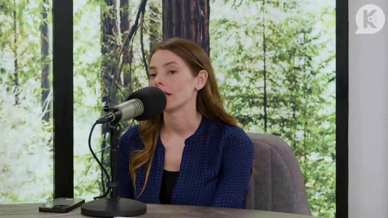 Ashley-Greene-dot-nl_TheTwilightEffectPostcast-Aflevering9NewMoonRewatchPart3of3-3434.jpg Ashley-Greene-dot-nl_TheTwilightEffectPostcast-Aflevering9NewMoonRewatchPart3of3-3434.jpg