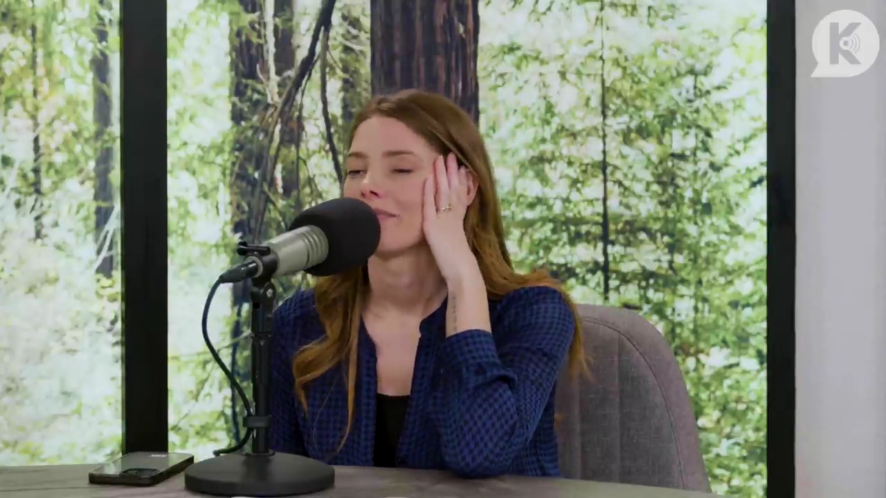 Ashley-Greene-dot-nl_TheTwilightEffectPostcast-Aflevering9NewMoonRewatchPart3of3-3473.jpg Ashley-Greene-dot-nl_TheTwilightEffectPostcast-Aflevering9NewMoonRewatchPart3of3-3473.jpg