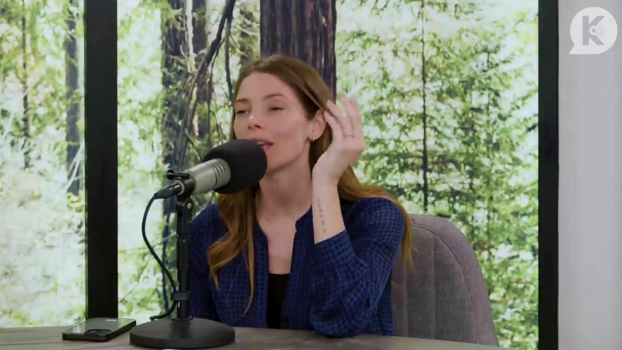 Ashley-Greene-dot-nl_TheTwilightEffectPostcast-Aflevering9NewMoonRewatchPart3of3-3479.jpg Ashley-Greene-dot-nl_TheTwilightEffectPostcast-Aflevering9NewMoonRewatchPart3of3-3479.jpg